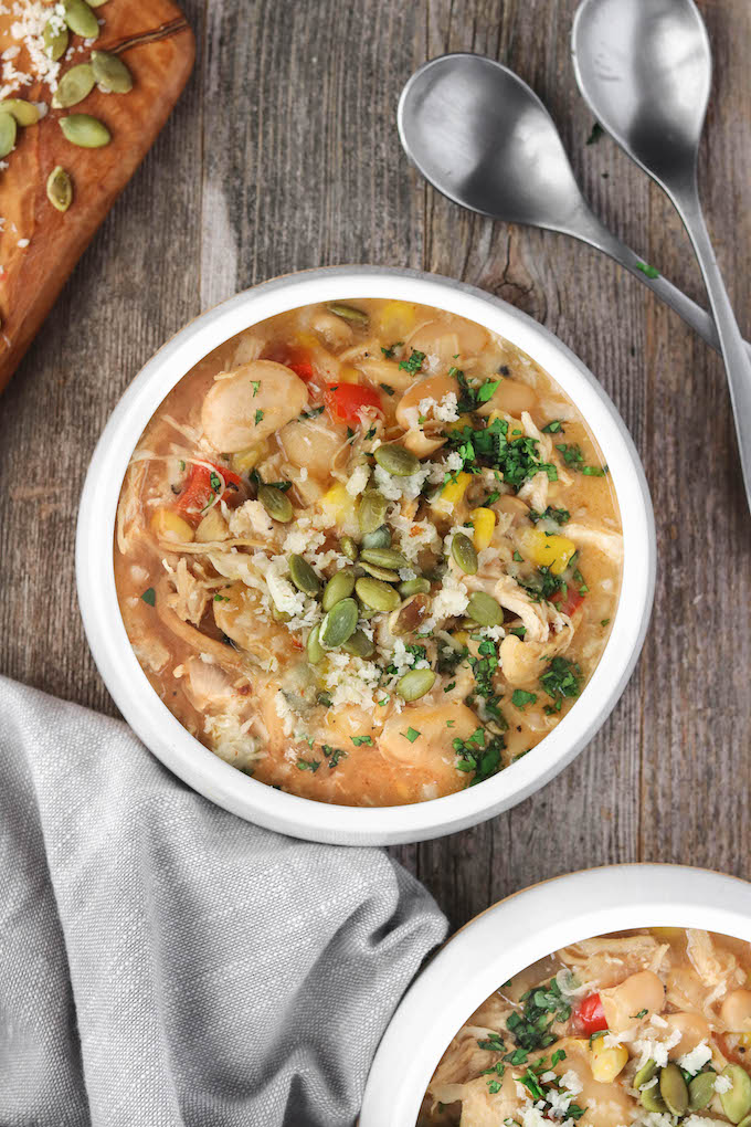Hearty, 1-bowl White Chicken Chili has seasoned chicken, white beans, tons veggies and a creamy cornmeal base. Perfect served with a shredded Vermont White Cheddar, guacamole and corn chips.