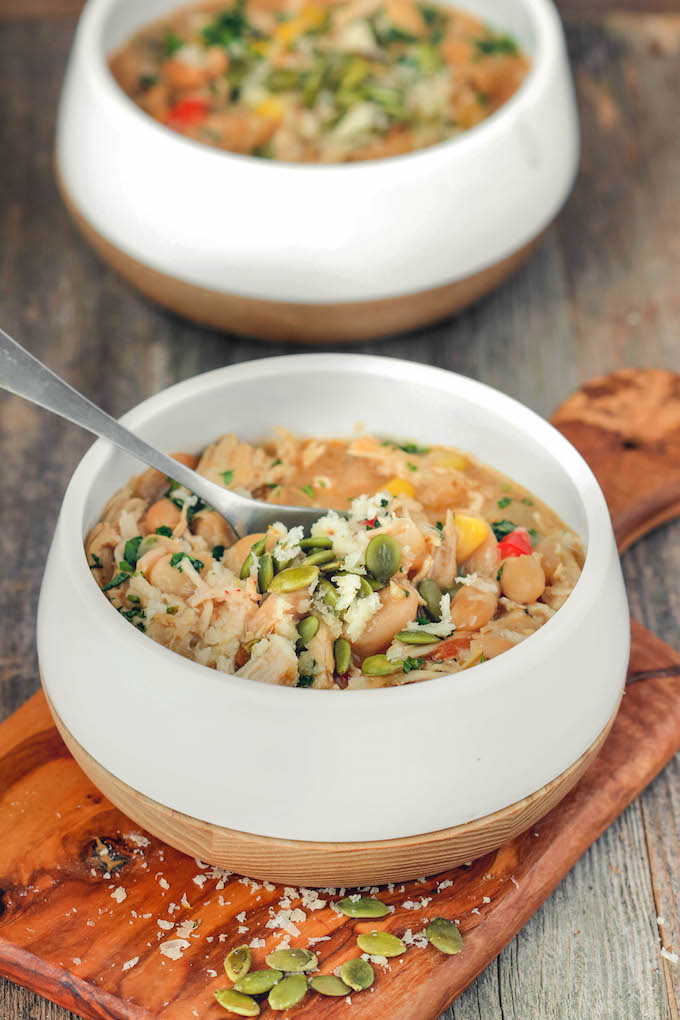 Hearty, 1-bowl White Chicken Chili has seasoned chicken, white beans, tons veggies and a creamy cornmeal base. Perfect served with a shredded Vermont White Cheddar, guacamole and corn chips.