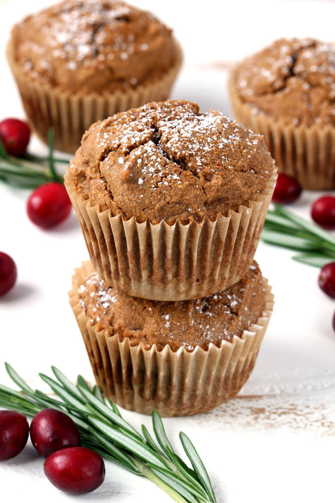 Healthy Gingerbread Muffins with Crumbly Maple Topping