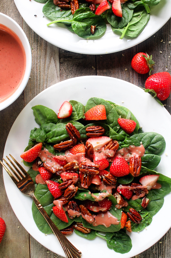 A simple spinach salad with loads of crunchy sweet pecans and fresh juicy strawberries, all dressed in a homemade tangy-sweet creamy vegan dressing.