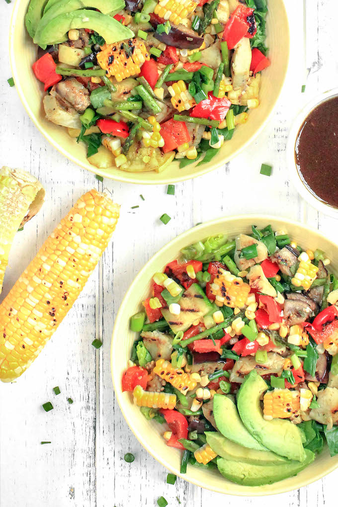 An amazing, light summer dish inspired by California Pizza Kitchen: 30-minute Grilled Veggie Salad with Balsamic-Dijon Dressing! #vegan #makeahead #copycat