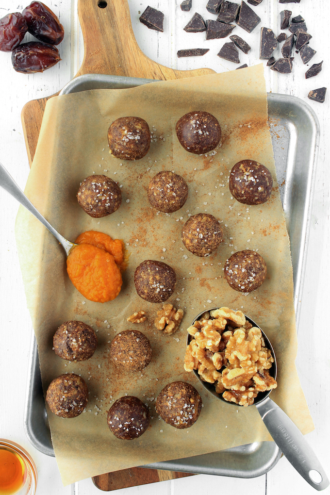 Easy no-bake, 6-ingredient pumpkin walnut energy bites made with real food ingredients like walnuts, dates and pumpkin. #freezable #makeahead #vegan #glutenfree