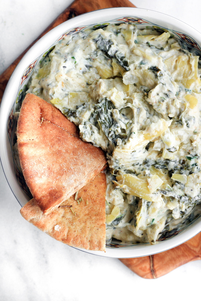 The cheesy spinach and artichoke dip that we all love but... crockpot style. It's simple to make, requiring just 12 ingredients, a crockpot and 15 minutes prep.