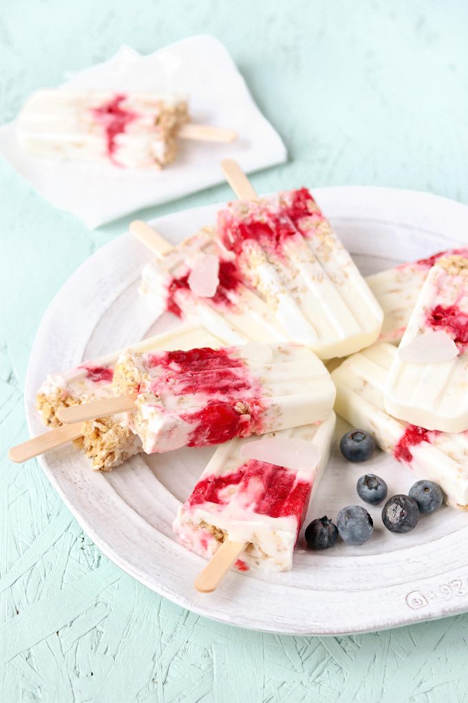 Healthy all Whole-Food Breakfast Popsicles that require just 5 ingredients and 10 minutes prep. A fun new on-the-go breakfast that's perfect for Summer!