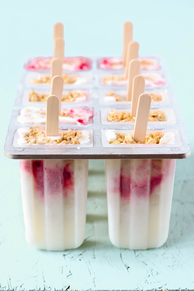 Healthy all Whole-Food Breakfast Popsicles that require just 5 ingredients and 10 minutes prep. A fun new on-the-go breakfast that's perfect for Summer!
