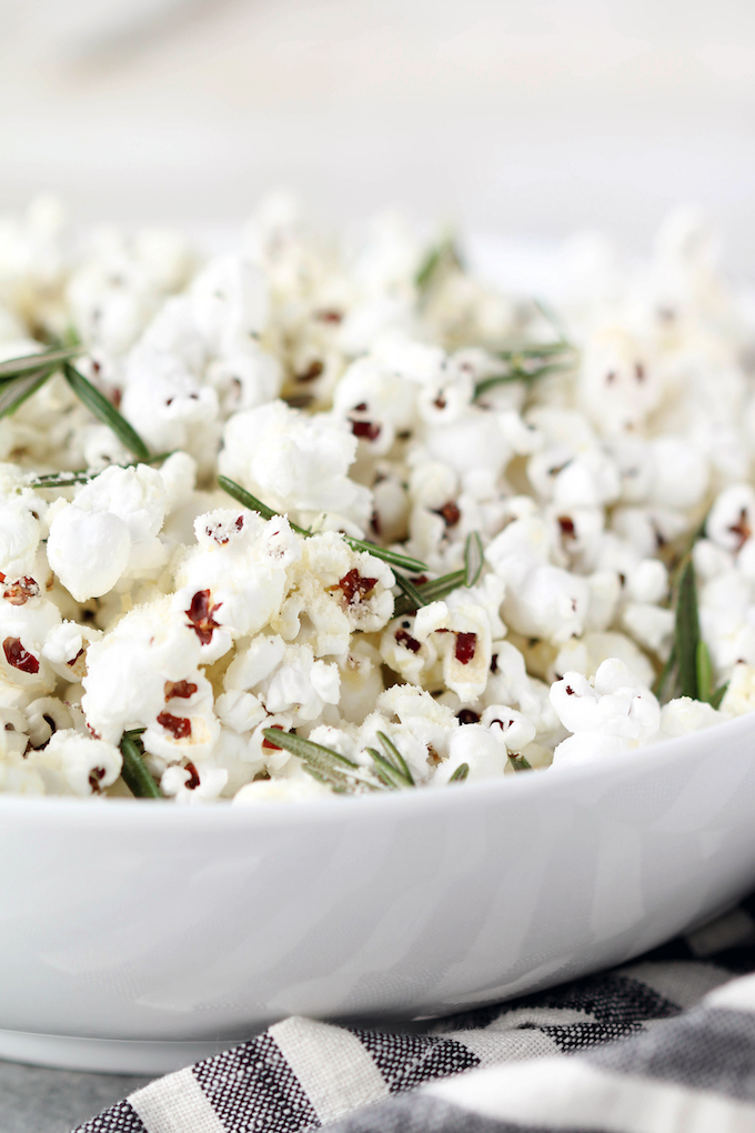 Rosemary Parmesan Popcorn simple to make, requiring just 5 ingredients and about 10 minutes cooking time. Perfect for movie night, game day or everyday snacking.