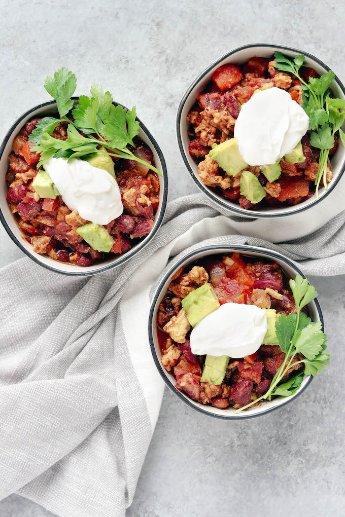 10- ingredient Quick and Easy Turkey Chili with kidney beans, red peppers and onions. Spicy, simple and satisfying.