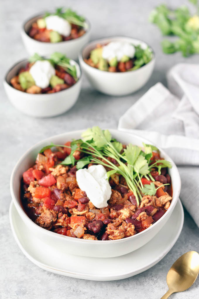 10- ingredient Quick and Easy Turkey Chili with kidney beans, red peppers and onions. Spicy, simple and satisfying.