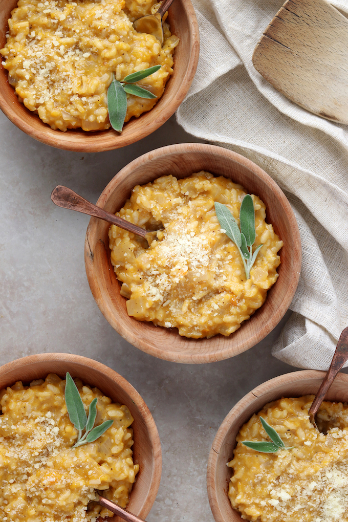 4 wooden bowls filled with butternut squash risotto.