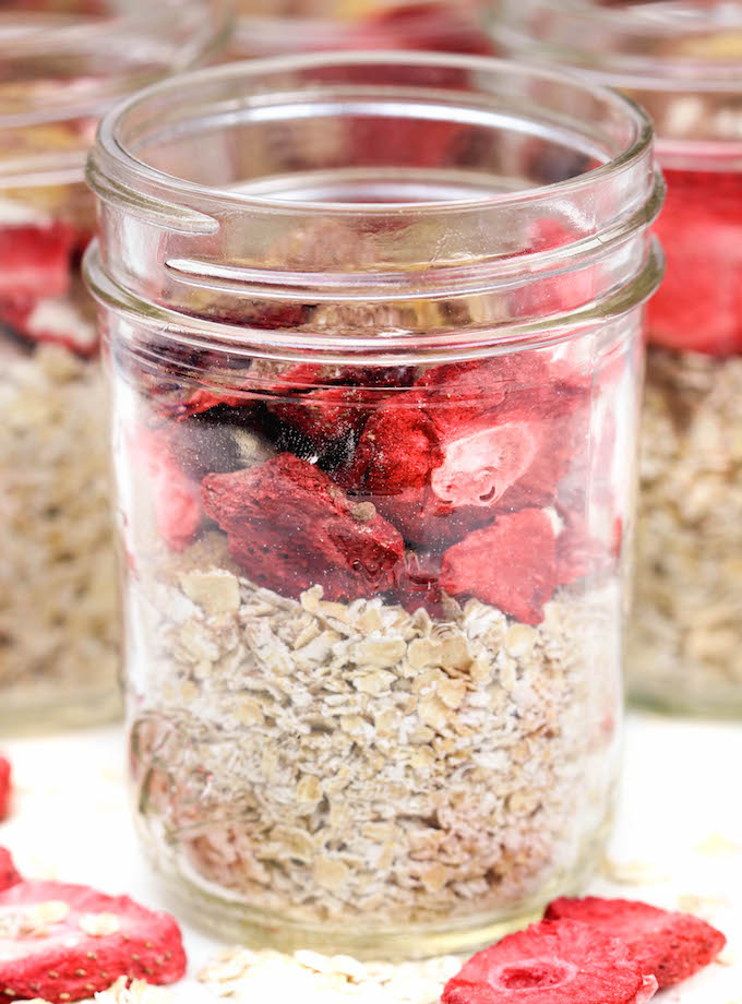 Instant Oat Jars - Assembled Strawberry Chocolate Flavor. 